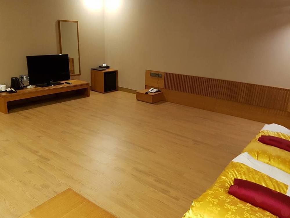 J Square Hotel And Wedding Jinju Dış mekan fotoğraf