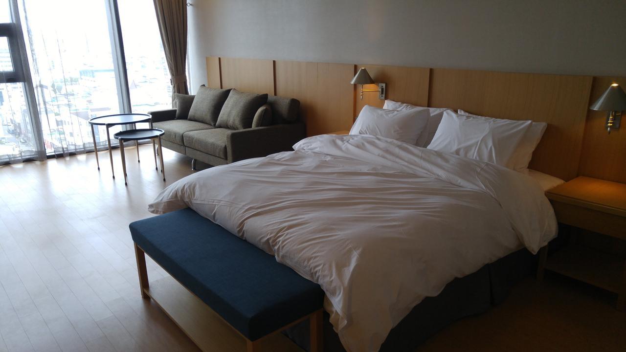 J Square Hotel And Wedding Jinju Dış mekan fotoğraf