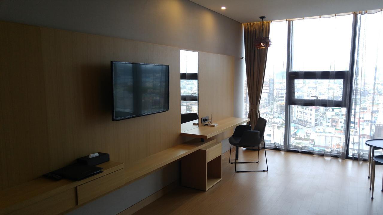 J Square Hotel And Wedding Jinju Dış mekan fotoğraf
