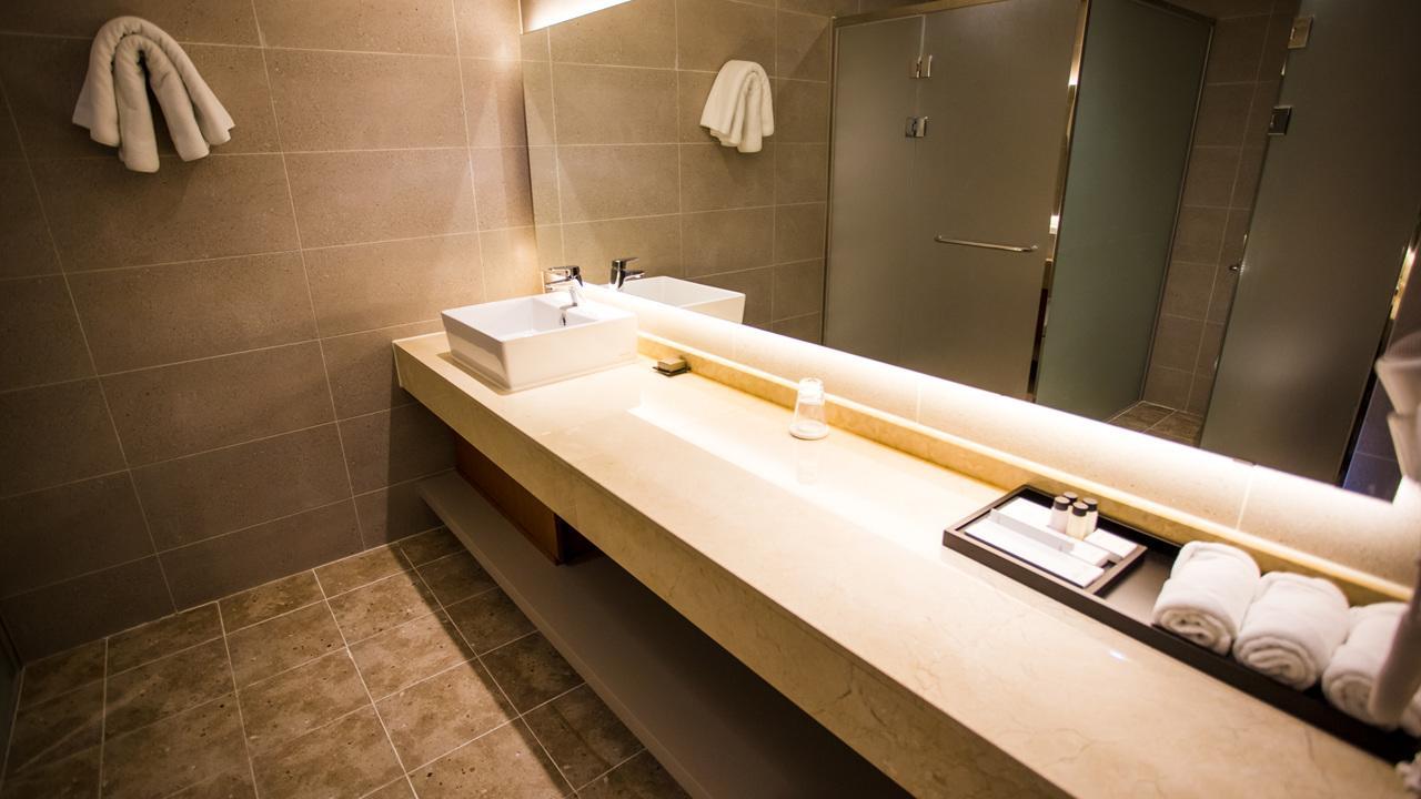 J Square Hotel And Wedding Jinju Dış mekan fotoğraf