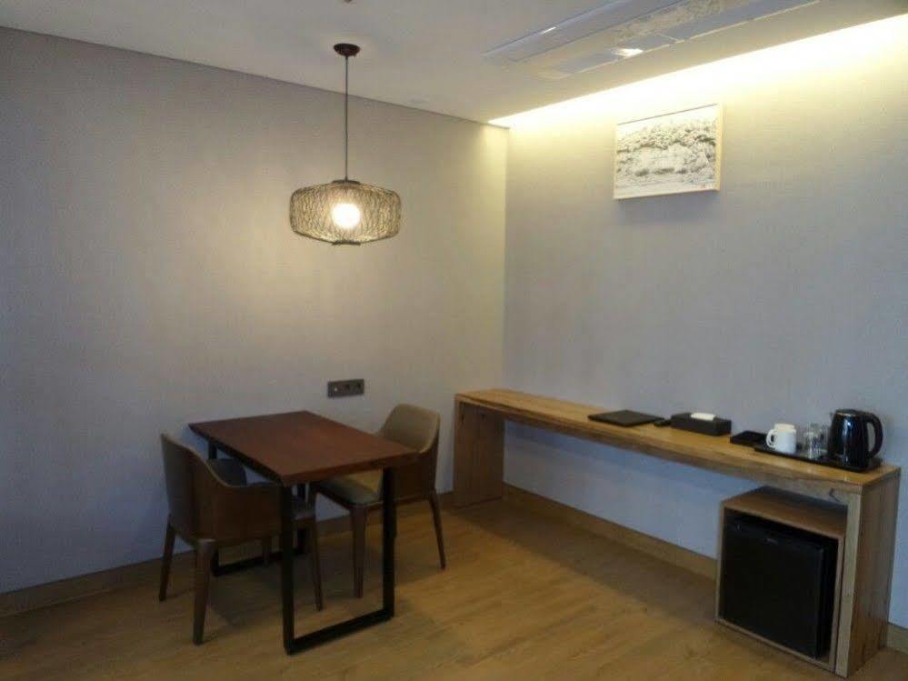 J Square Hotel And Wedding Jinju Dış mekan fotoğraf