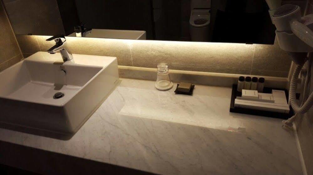 J Square Hotel And Wedding Jinju Dış mekan fotoğraf